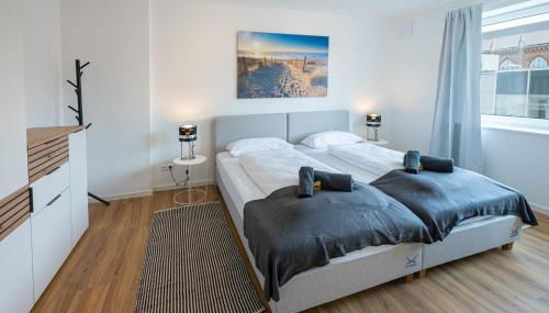 Captain's Nest - Stilvoll und modern, zentral in Hafennähe, inkl 2 Parkmöglichkeiten, 4 Schlafbereiche, 2 WCs, Arbeitsplatz, kleiner Balkon - Foto 4, soundproof, towels, wardrobe, heating