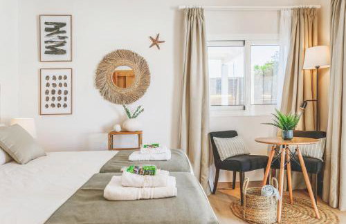 Boutique Beach Villa by Lanzarote Retreats - Private Pool - 1 min walk to Sea Pool - Photo 5