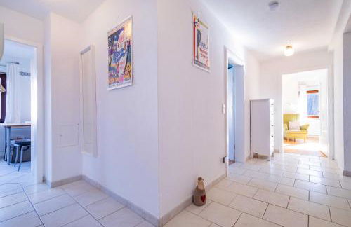 Charmante Wohnung -Altes Kino- 2SZ-2Bad-Terrasse-Netflix - Foto 31