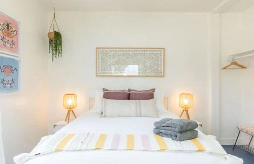 Little Italy 3BD Home with Huge Patio & Backyard - Foto 31