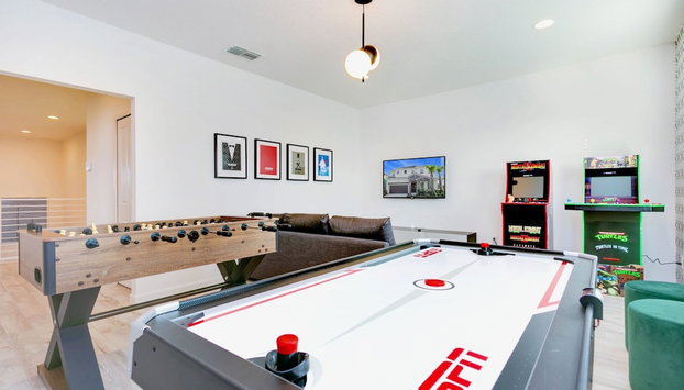 Modern Pool Home w Games Hot Tub and BBQ - Foto 3, Habitación