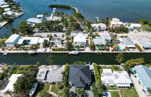 Villa Franchella - Waterfront Luxury Home, Pool, 45 Dock - Foto 53