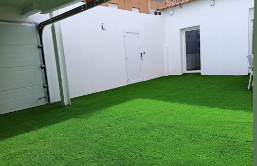 Casa cerca de la playa con patio y garaje privado - Foto 23