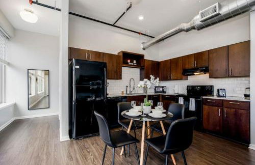 Chic 2BR-Parking, Rooftop,Near Arrowhd & TMobile - Foto 62