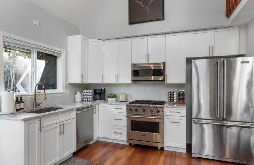 Cozy A-Frame Retreat - Hot Tub, Forest Views - Photo 14