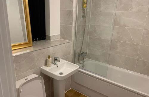 4Bed House - Direct links into Central London - Foto 10