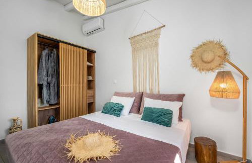 Antonakis Villa Secret Pool & Hot Tub Hideaway - Photo 34