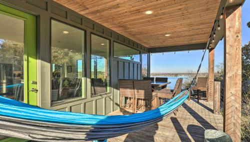 Lake Granbury Views and Game Room! Modern Escape - Foto 2