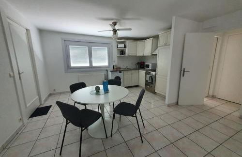 Charmant appartement au rez de jardin d'une maison - Foto 2