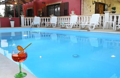 Villa Radiosa In Sicily with private fenced pool, Please read, leggete, HOST INFO for correct cost - Foto 51