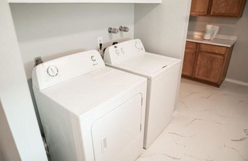 Enchanting Garden with Luxe Jacuzzi Spacious Yard - Foto 61