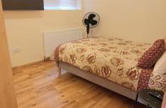 London Luxury 3 bedroom flat, 2 bathrooms, Living Room, free parking, 4 mins to station, garden - Foto 75