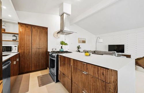 The Guava Door - Cheerful Mid-Century - big yard, free parking - Foto 6