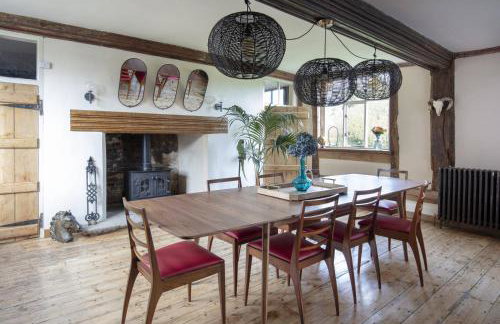 Farmhouse in Suffolk with wild swimming & hot tub - Photo 24