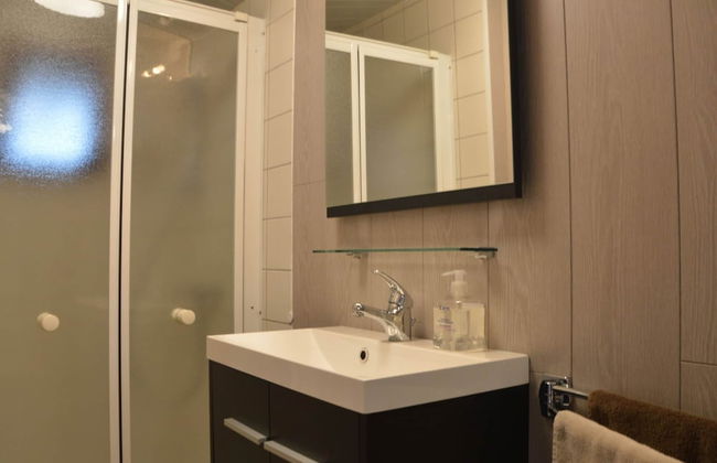 Modern Waterfront Chalet - Photo 14