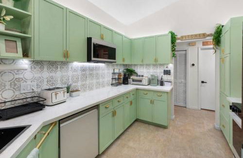 Plantation Pool Home with Hot Tub Sleeps 10 - Foto 20