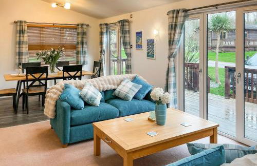 9 Trehawks - Photo 1