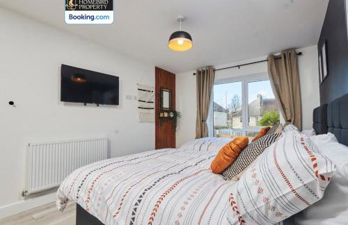 Spacious 4BDR House By Homebird Property Management Short Lets & Serviced Accommodation Leeds With Private Parking & Garden - Foto 30