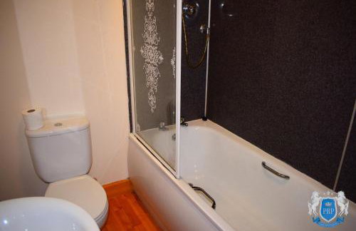 Two Bedroom Town Centre Apartment - Photo 5