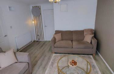 THE CROFT HOUSE - Near Birmingham Airport and NEC For Company, Contractor and Leisure Stays - HS2, JLR, Resorts World, Large Onsite Secure Parking - Foto 4