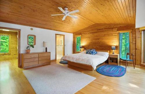 Lakefront Log Home on Huge Lake in Private Cove - Foto 31