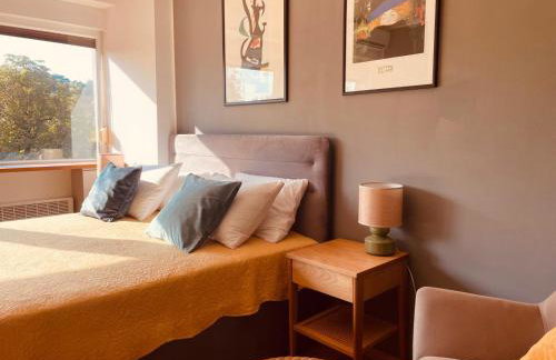 Centrally Chic Studio - Photo 13