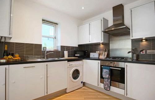 Middleton House with Free Parking, Fast-Wifi, SmartTV and Garden by Yoko Property - Photo 21