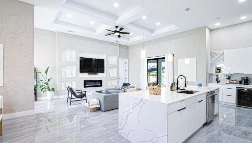 Luxurious Waterfront Home with Heated Pool and Jacuzzi - Foto 2