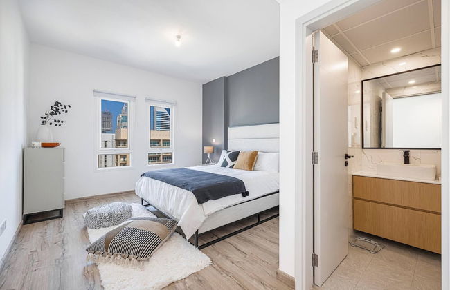 New Fully Upgraded - Central Located - Fits 6 - Photo 2