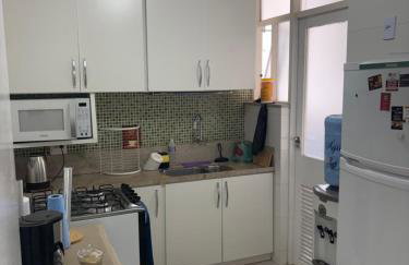 Lindo 3 quartos a 6 minutos da praia de Copacabana - Foto 6