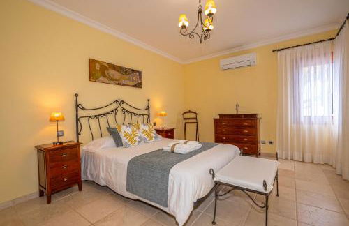 Villa with private pool and tennis court 150 metres from the sea-Villa el Olivo - Photo 31