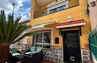 Amazing 3 floor house in front of the beach - Foto 1