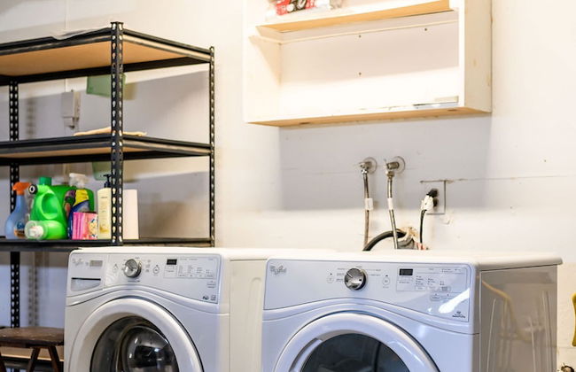 Spacious Family Retreat w Garden Modern Comfort - Photo 75