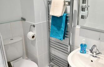 Bay View, Sleeps 18, 7 Bedrooms, 7 Bathrooms, Seafront, Criccieth - Foto 43