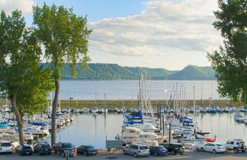 Charming Cabin with Hot Tub & Fire Pit - Foto 60