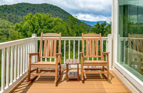 Hike and Ski Mtn-View Retreat in Maggie Valley! - Foto 21