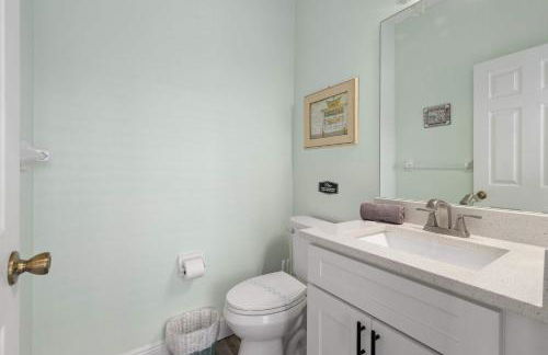 Single-Level Home w Heated Pool & 9MI to Disney - Photo 21