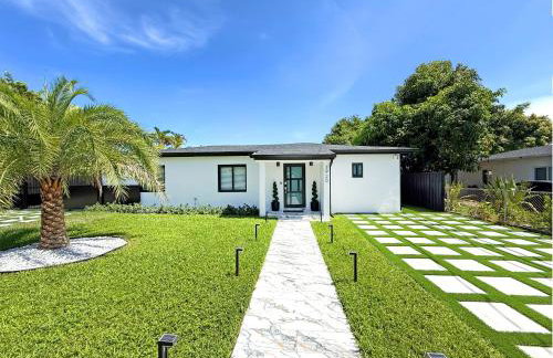 The LuxeLanding MIA- Swimming pool, Oasis Lounge, Mini Golf, BBQ and Hibachi Grill , and Outdoor Games - Photo 19