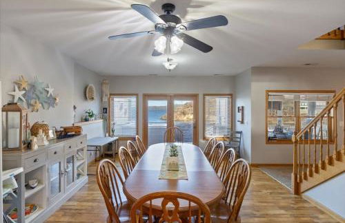 Lakefront Family Retreat w/ Views, Boat Slip - Foto 19