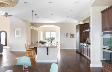 Palazzo Del Sol By AvantStay Breathtaking Home w Mountain Views Hot Tub - Photo 14