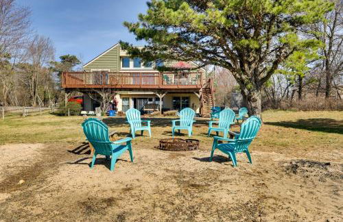 Dock and Fire Pit Lakefront Poconos Retreat! - Foto 2