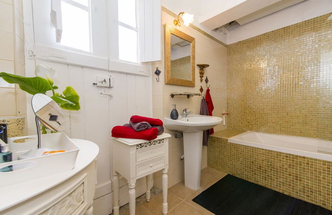 Charming Townhouse With Aircon Only 500m From the Marina and the Typical Market - Foto 9