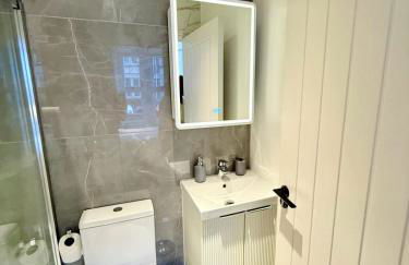 Super Modern Ground floor Flat near City centre - Foto 12