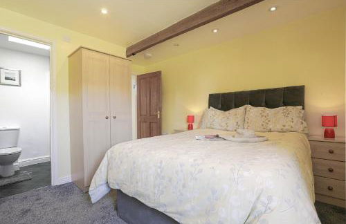 The Old Wagon House views over the fields and sea - Foto 11