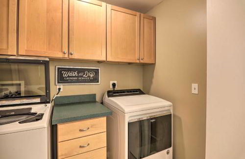 Hot Tub, Fire Pit and Lake Access Poconos Escape! - Foto 13