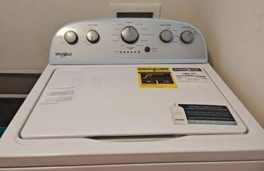 Workers Love It Here! 3 Bedroom House with screened in porch - Foto 16