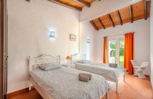 Villa Amendoeira-POOL HEATED - By Algarkasa - Foto 36