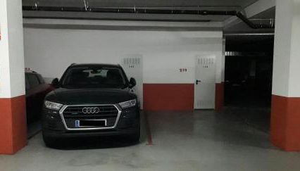 Atico céntrico con piscina comunitaria - Foto 4