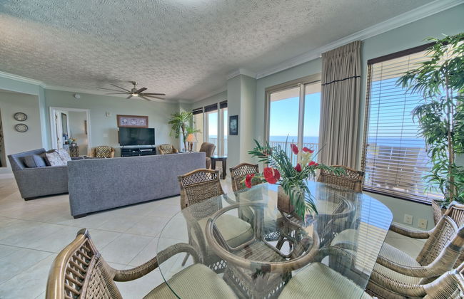 Luxurious Beachfront Condo with Beachside Pool Access and Free WiFi - Unit 1202 by RedAwning - Foto 29