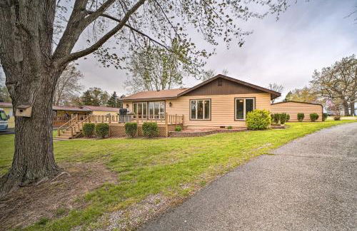 Kayaks and Boat Dock Waterfront Home in Grove - Foto 25